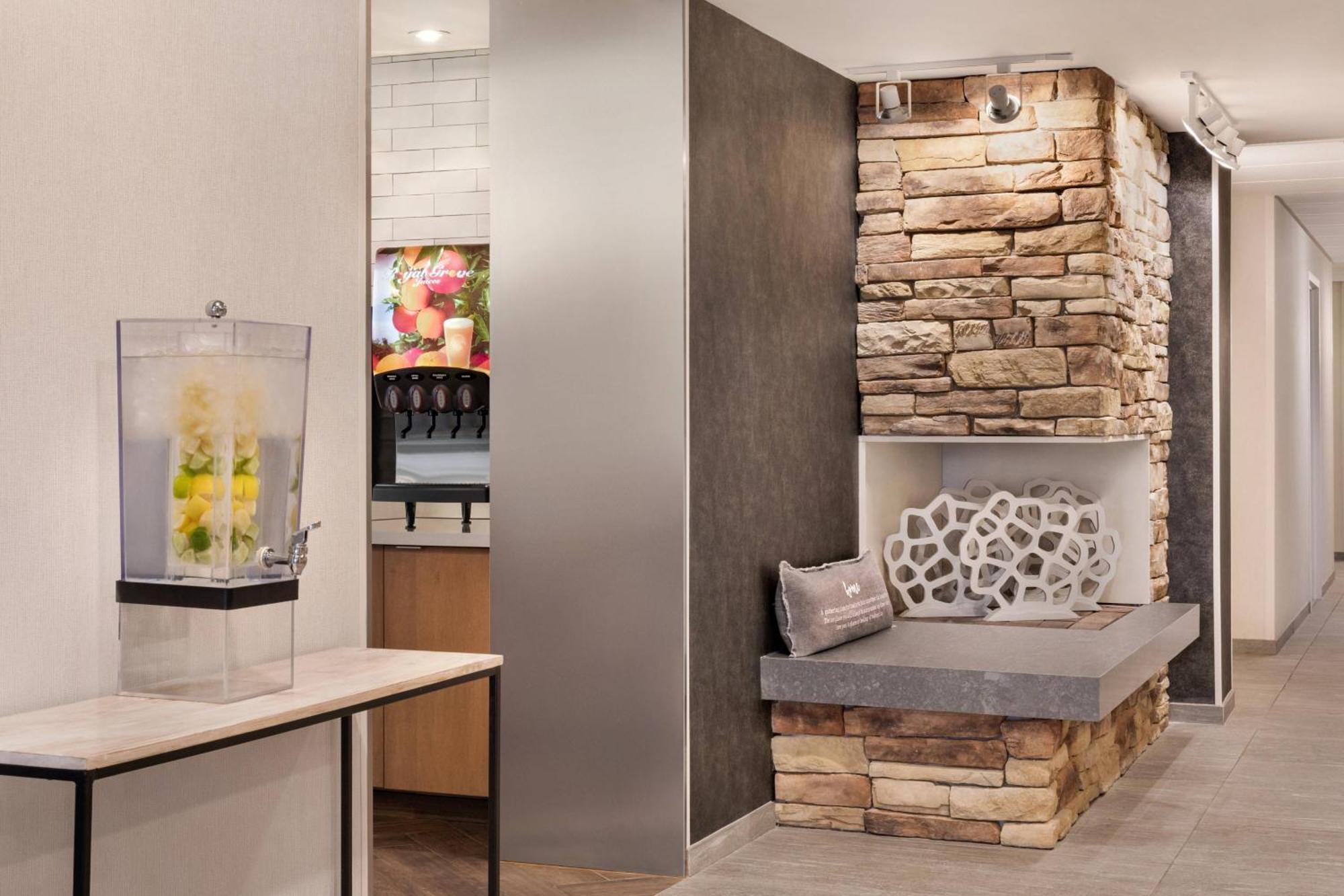 Fairfield Erie Millcreek Mall Hotel 3*