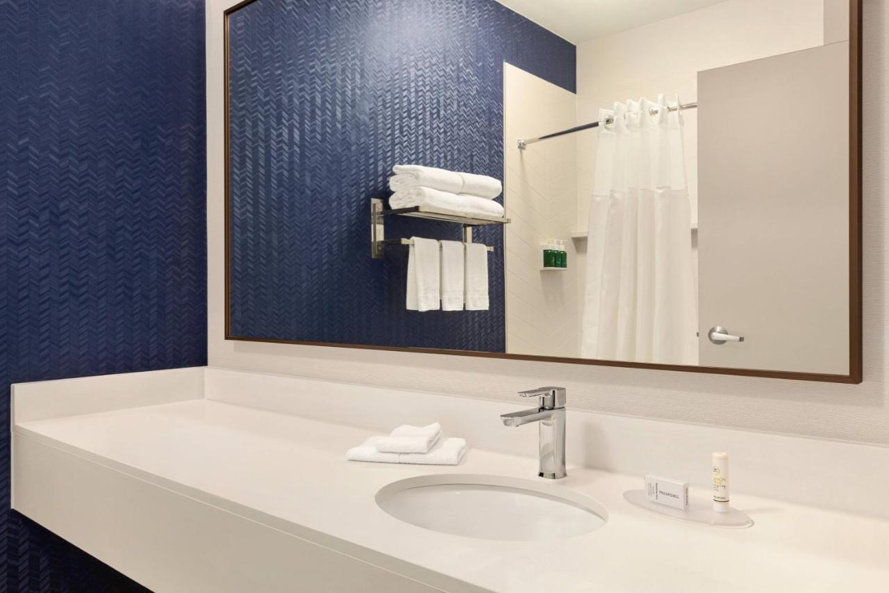 Fairfield Erie Millcreek Mall Hotel 3*